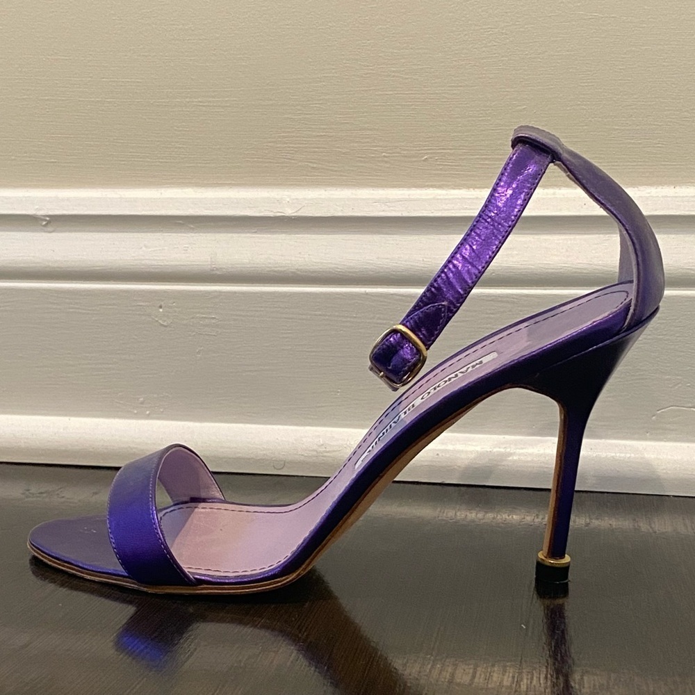 Manolo Blahnik Chaos Purple Metallic Ankle Strap Stiletto Heels 38.5 - Picture 9 of 9